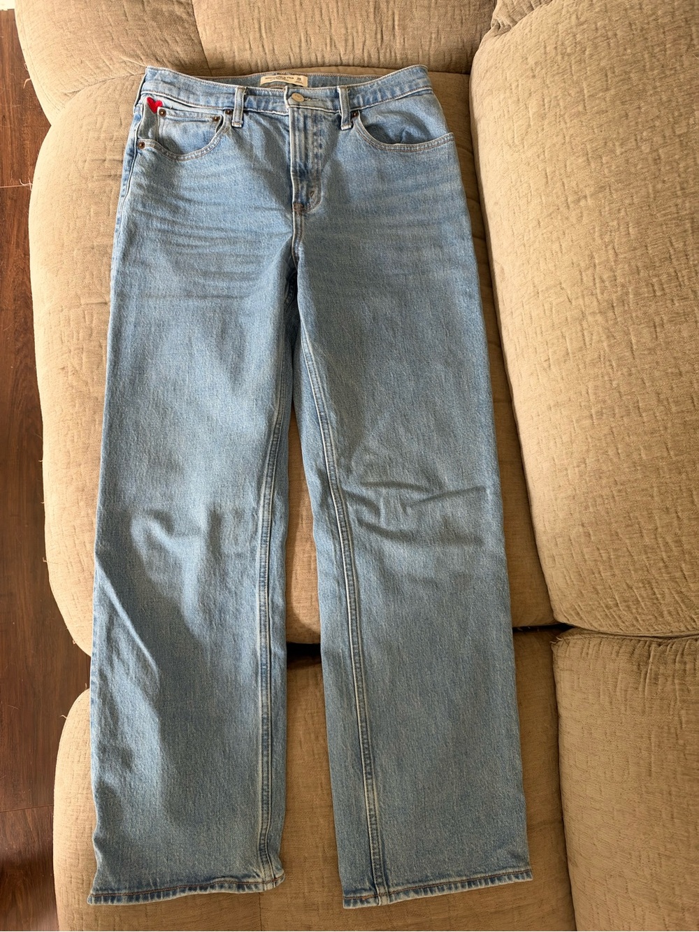 Abercrombie & Fitch High Rise 90s Relaxed Jeans 28 Short Red Hearts
